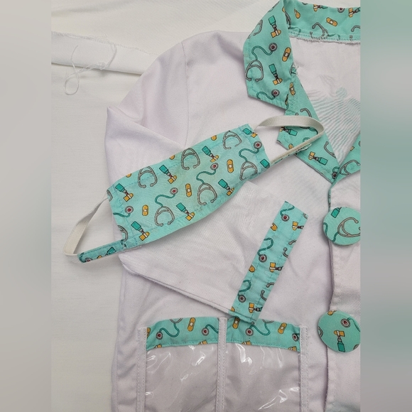 Melissa and Doug Doctor Coat with Extra accessories - Picture 7 of 8